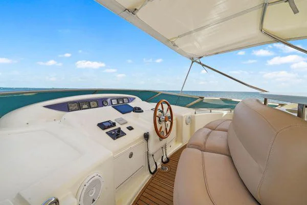 85ft Azimut Del Mar master cabin